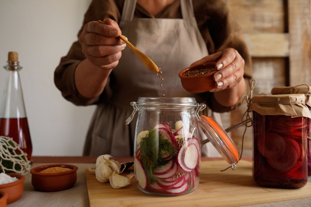 Verduras y alimentos fermentados relacionados con una buena salud intestinal.